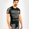Venum Sky 247 Rashguard - Short Sleeve 1 Venum Sky 247 Rashguard - Short Sleeve -Training gear shop 16269a9f3669ae8288794f5cfb805efc120cb2fb RASH SS SKY247 BLACK GREY SD 01