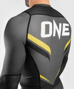 Venum One FC Impact Rashguard - Long Sleeves - Grey-Yellow -Training gear shop 2ebf2fe71fbfd4ad00705c148703865021efe958 RASH LS ONEFC IMPACT GREY YELLOW 08