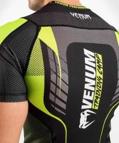 Venum Training Camp 3.0 Rashguard Short Sleeves 14 Venum Training Camp 3.0 Rashguard Short Sleeves -Training gear shop 31a901ae63970b4e6716b7283111106586d5d7e2 RASH SS VTC3.0 BLACK NEOYELLOW 07