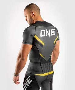 Venum One FC Impact Rashguard - Short Sleeves - Grey-Yellow -Training gear shop 3c6cefbc1a81f71ed47808d16c92d17f83a4070d RASH SS ONEFC IMPACT GREY YELLOW 03