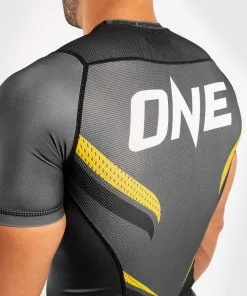 Venum One FC Impact Rashguard - Short Sleeves - Grey-Yellow -Training gear shop 498e4555c368f2945b1f6cca26f5e0b8f13c6fc7 RASH SS ONEFC IMPACT GREY YELLOW 07