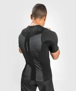 Venum Biomecha Rashguard (23) - Shortsleeves Black/Grey -Training gear shop 64961847533cb14f2d1a811f8c21fdc9b073791d RASH BIOMECA 05