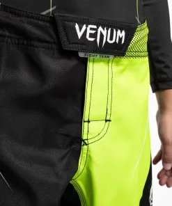 Venum Training Camp 3.0 Kids Fightshorts -Training gear shop 701306667d72fd6d5253d6a02adabba607ff78ba FS VTC3 BLACK NEOYELLOW 05