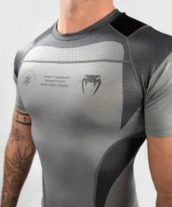 Venum Stone Rashguard - Shortsleeves Mineral Green -Training gear shop 75897dcd771f1391485f4533e12b1ff4292a115b RASH SS STONE MINERAL GREEN 06