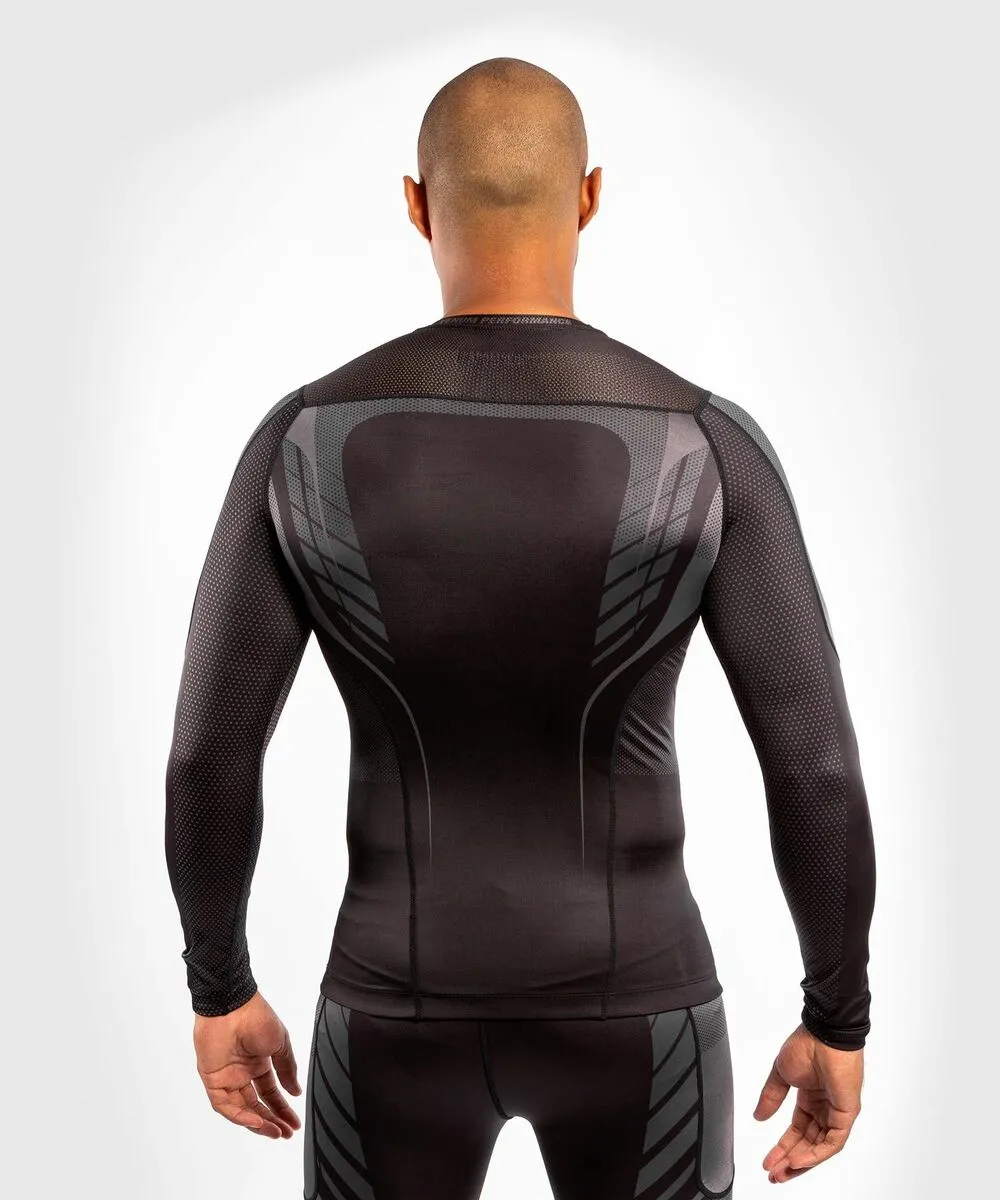 Venum Athletics Rashguard Long Sleeves - Black-Gold 5 Venum Athletics Rashguard Long Sleeves - Black-Gold - Image 3