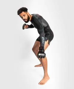 Venum Okinawa 3.0 Rashguard - Longsleeves Black/Red -Training gear shop 82a8eff89a3090da0325d664c7cff1e399e31130 5U0A9590