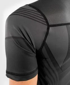 UFC Venum Authentic Fight Night Women's Rashguard - Black 16 UFC Venum Authentic Fight Night Women's Rashguard - Black -Training gear shop cc386cf2f87685f9eae98bb8b9a42ff784610453 VNMUFC 00015 001 09