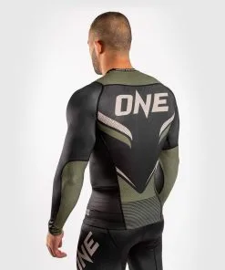 Venum One FC Impact Rashguard - Long Sleeves - Black-Khaki -Training gear shop cf7eb99d3ddea02ba4d1faa1f7b0ce49c30d53ce RASH LS ONEFC IMPACT BLACK KHAKI 03