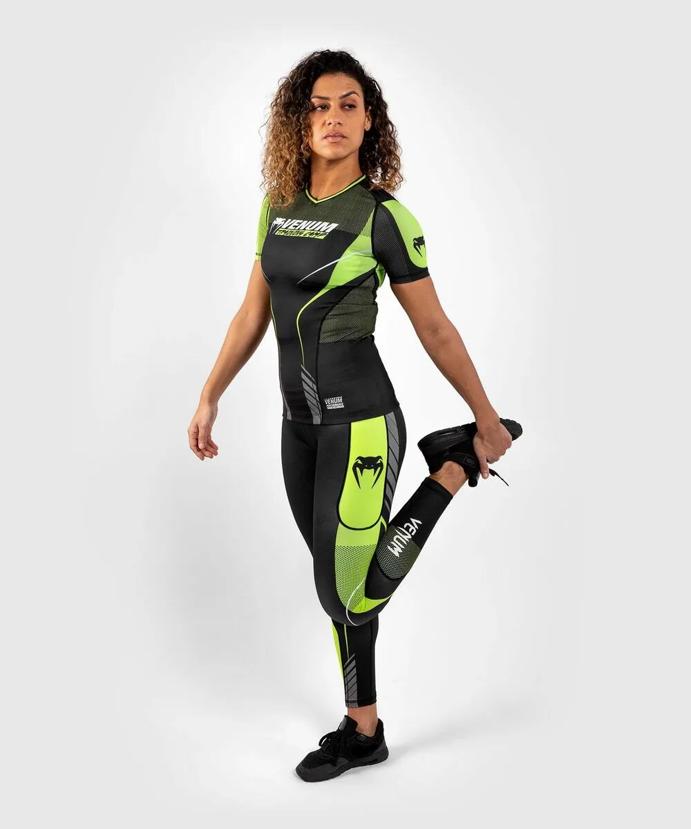 Venum Training Camp 3.0 Women's Rashguard Short Sleeves 9 Venum Training Camp 3.0 Women's Rashguard Short Sleeves - Image 7