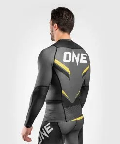 Venum One FC Impact Rashguard - Long Sleeves - Grey-Yellow -Training gear shop f779b29ef6b28ef63fddb19f9c0520f871fa27d1 RASH LS ONEFC IMPACT GREY YELLOW 04