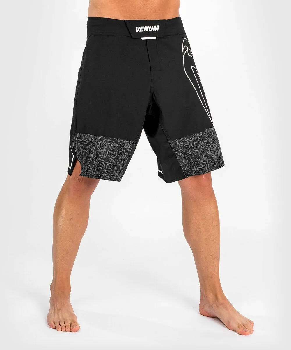 Venum Light 4.0 Fightshorts - Black/White 4 Venum Light 4.0 Fightshorts - Black/White - Image 2
