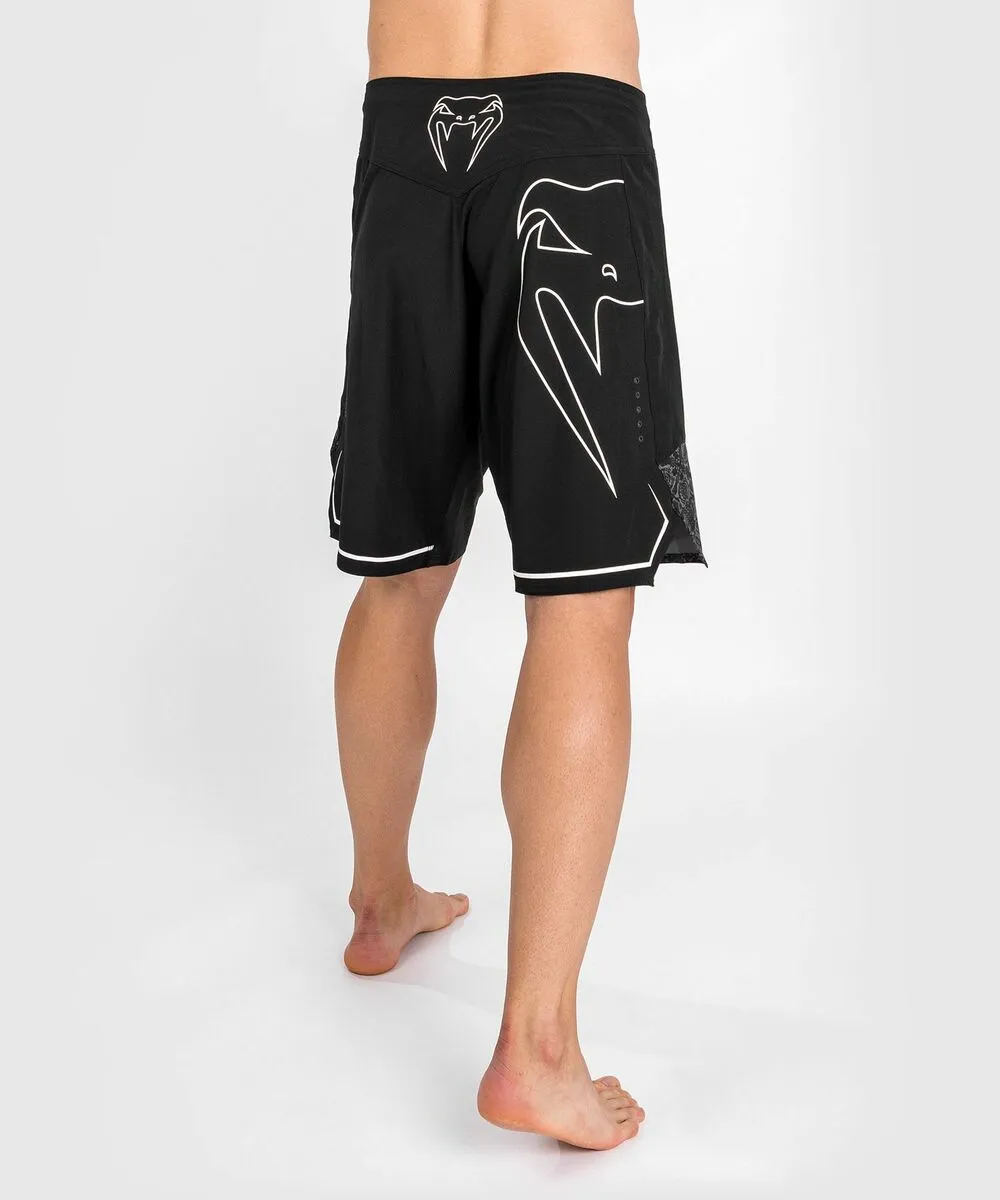 Venum Light 4.0 Fightshorts - Black/White 5 Venum Light 4.0 Fightshorts - Black/White - Image 3