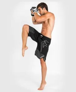 Venum Light 4.0 Fightshorts - Black/White 13 Venum Light 4.0 Fightshorts - Black/White -Training gear shop fs light4.0 black white 06