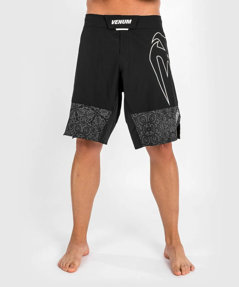 Venum Light 4.0 Fightshorts - Black/White 3 Venum Light 4.0 Fightshorts - Black/White