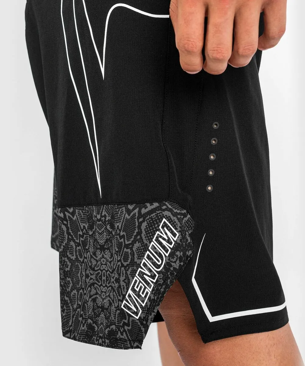 Venum Light 4.0 Fightshorts - Black/White 10 Venum Light 4.0 Fightshorts - Black/White - Image 8